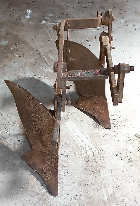 Two blades mold·board plough Zaatut 